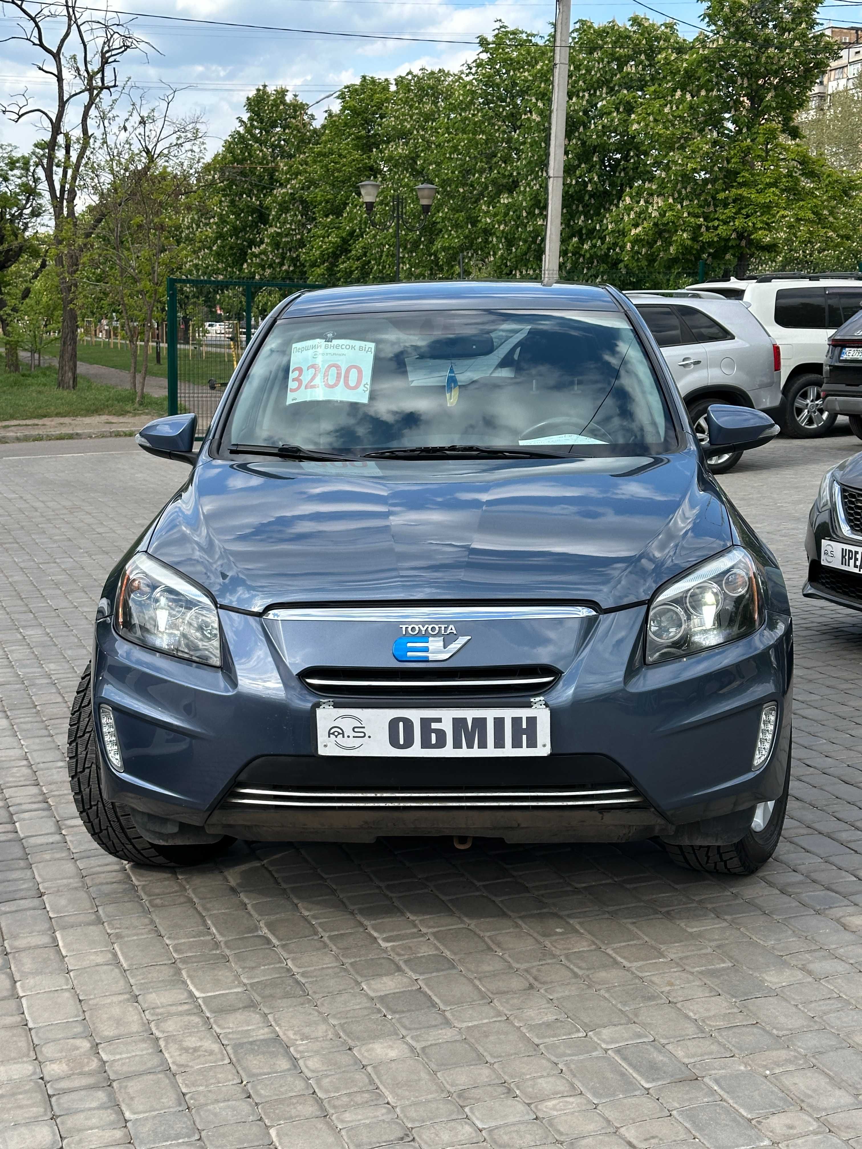 Продам Toyota RAV 4 EV 2013 рік можлива розстрочка,кредит,обмін!