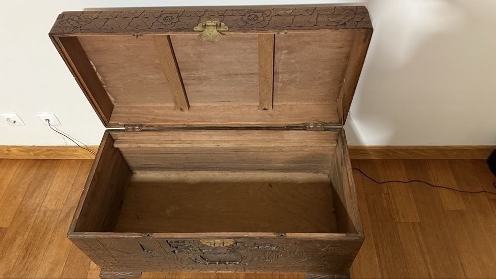 Baú De Canfora Para Decoração De Antiquário