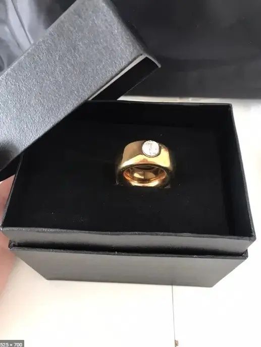 Кружка кольцо в коробочке–это отличный подарок для девушки