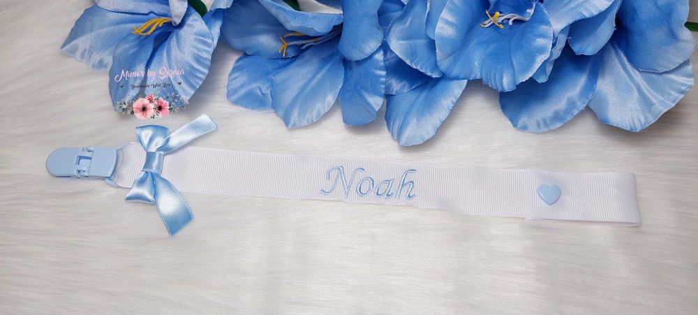 Prende-Chuchas /Chupeta - Bordado e personalizado c/ laço