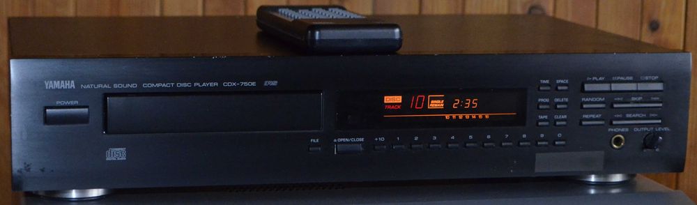 Yamaha CDX-750 E  odtwarzacz CD z pilotem