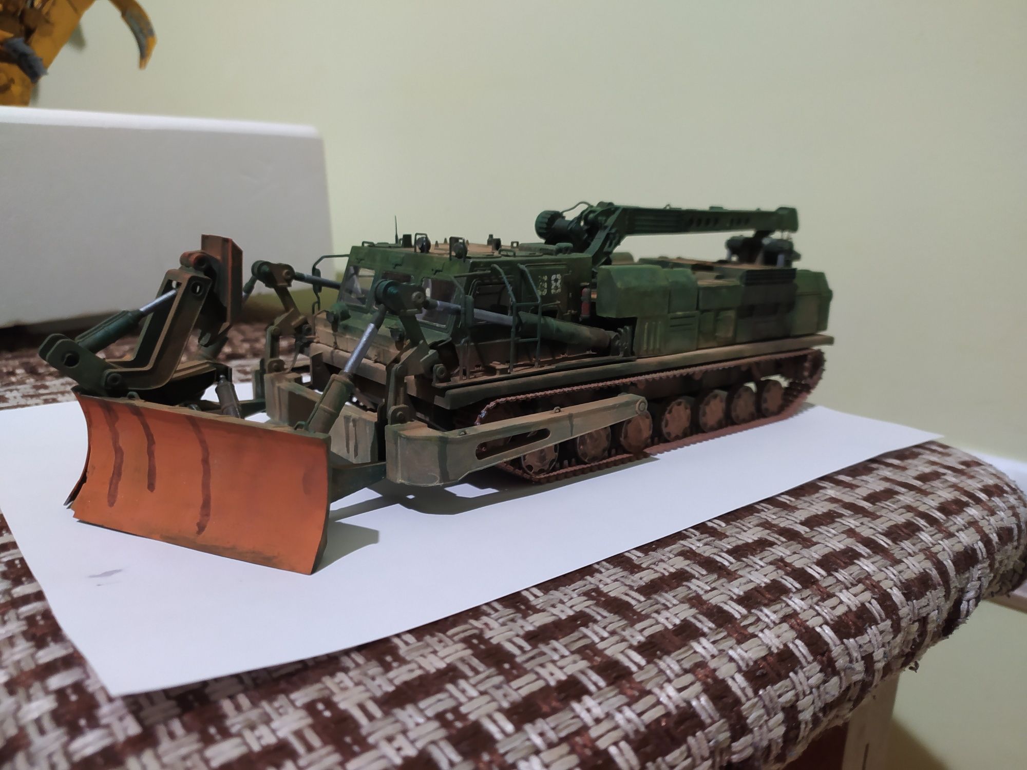 Модель танка, тягача, 1:35