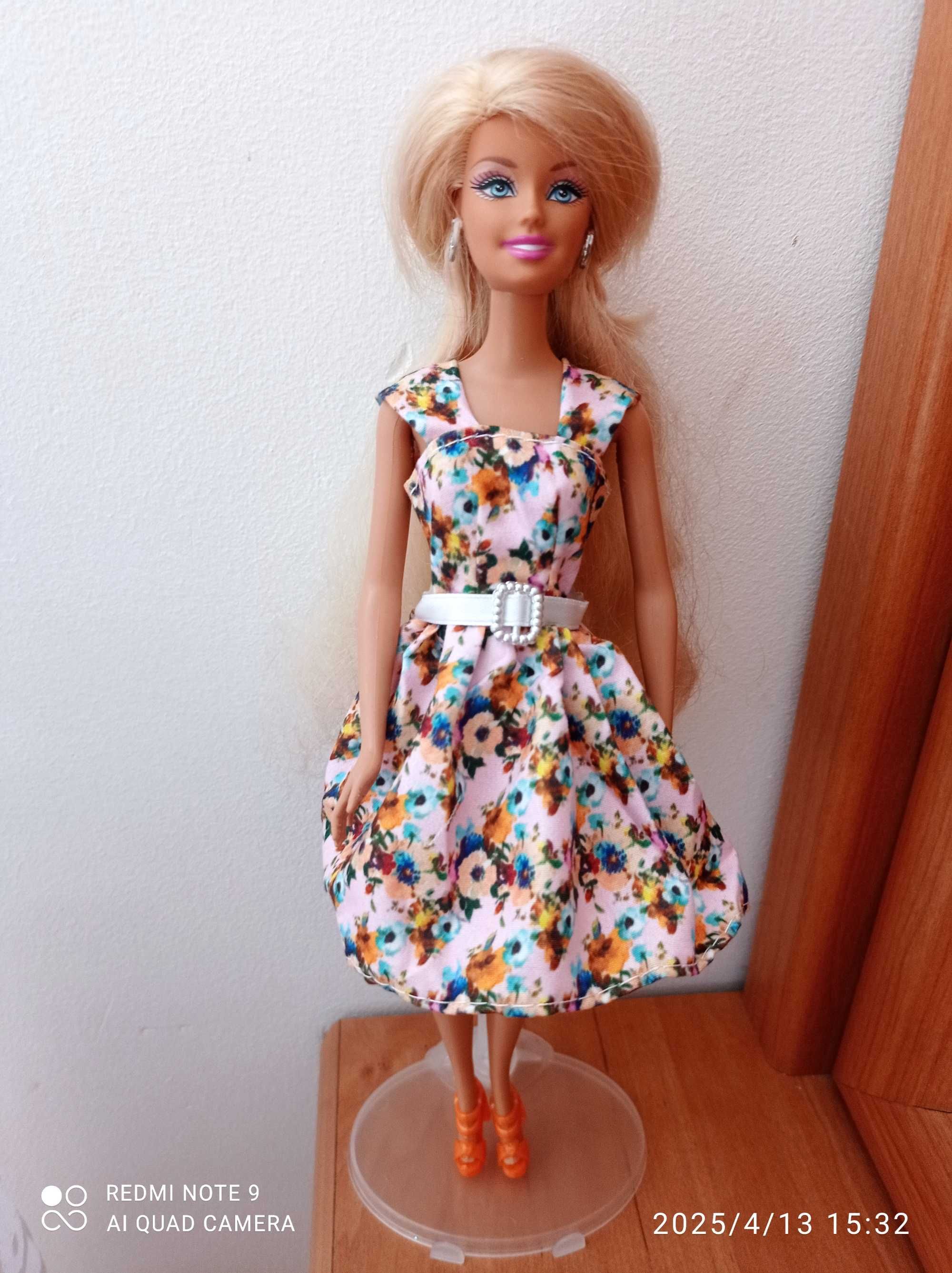 Ubranka dla Barbie - sukienka i buciki