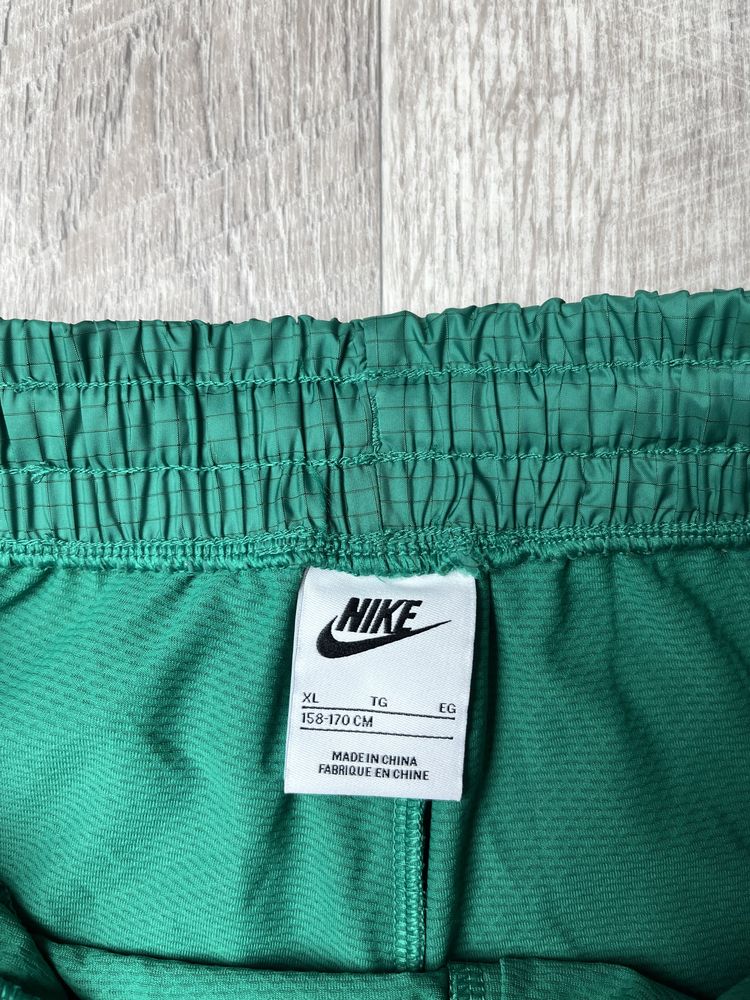Спортивные штаны Nike размер S оригинал acg нейлон треккинг swoosh air
