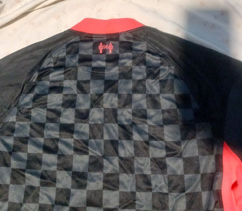 T-shirt de futebol do Liverpool F.C