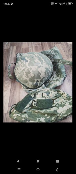 Каска с кивером и сумкой