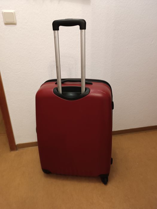 Пластиковый чемодан ,большой- 65*46*30см