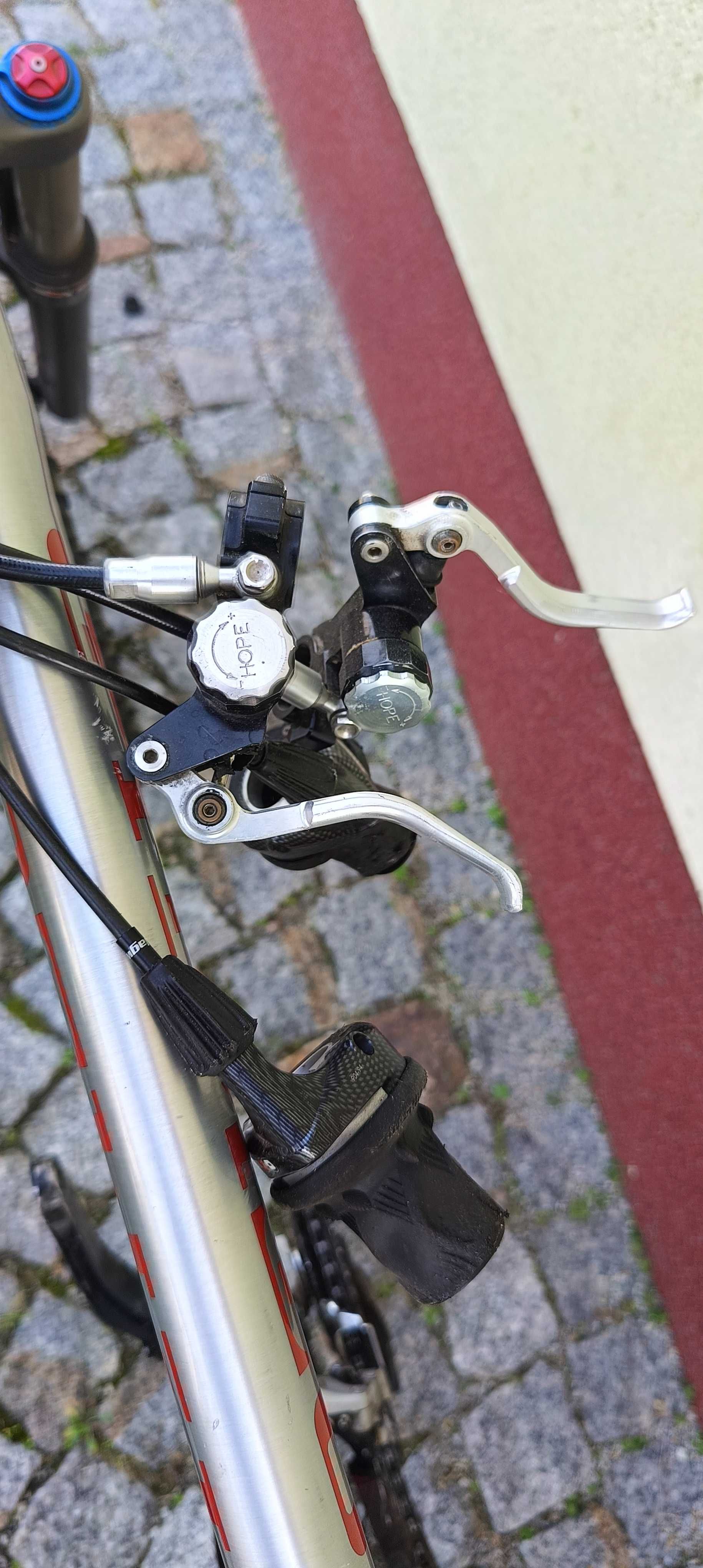Rotwild carbon, Fox, DT Swiss 240s, HOPE, Sram X0, Race Face -dawca
