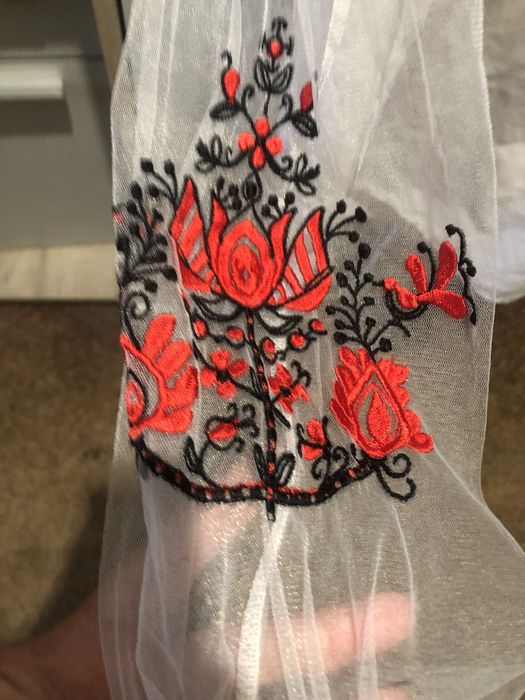 Вишиванка з фатіновими рукавами