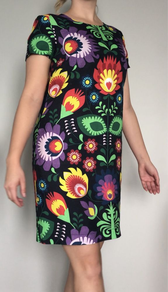 Kolorowa sukienka w ludowe wzory Rabarbar