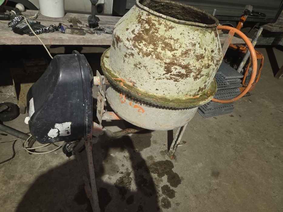 Betoniarka 230V 130l