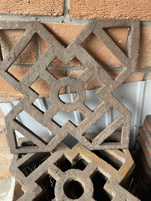 Решітка декаративна чавунна 40 х 40 см