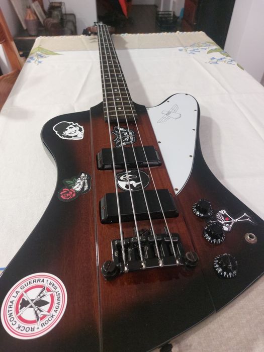 Baixo Epiphone Thunderbird