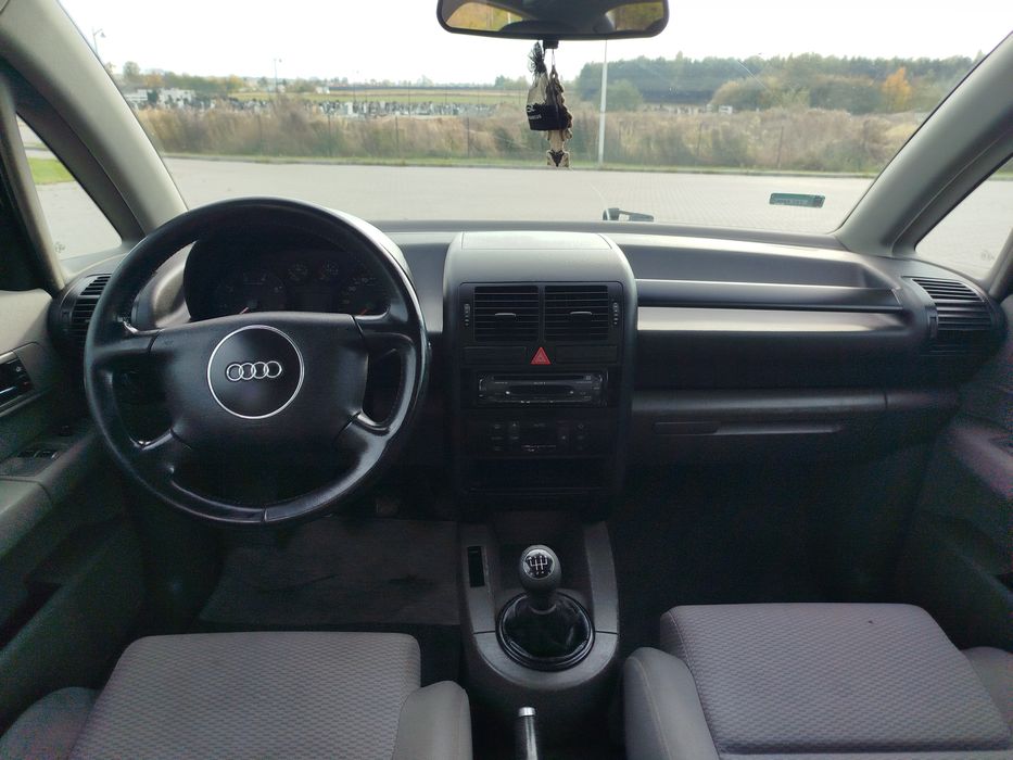 Czarne Audi a2 1.4 Benzyna Rok 2001 ZADBANY