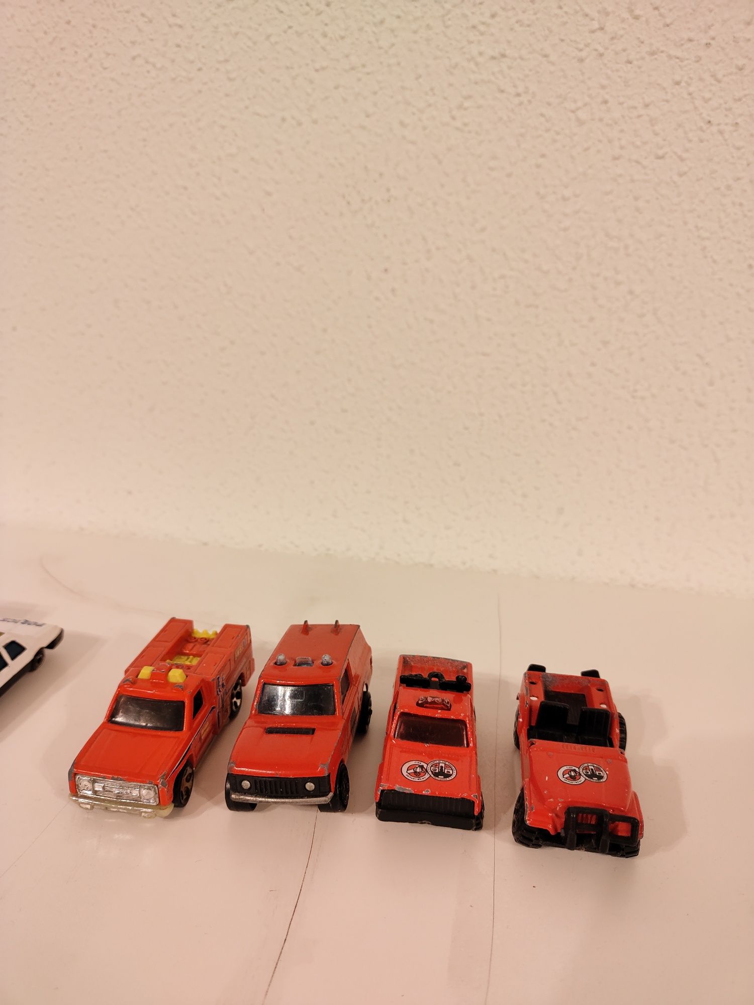 9 Carros miniaturas Bombeiros e Polícia