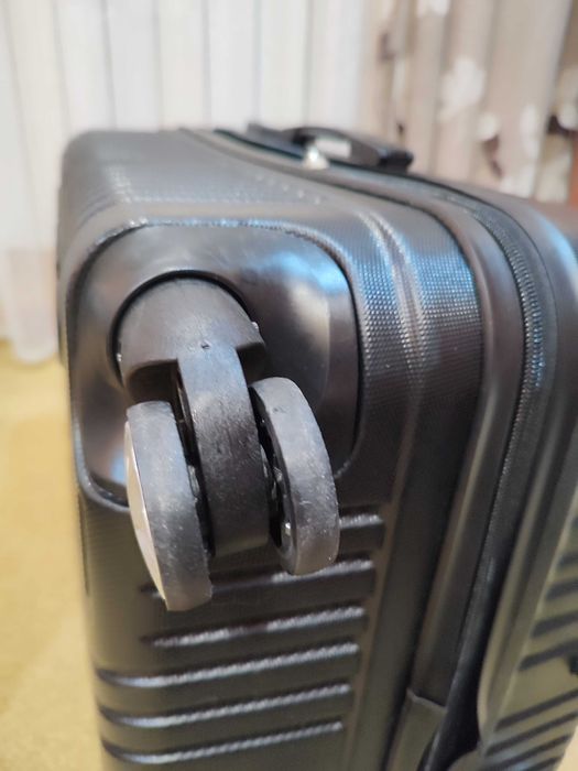 Валіза дорожня М Polo чорного кольору