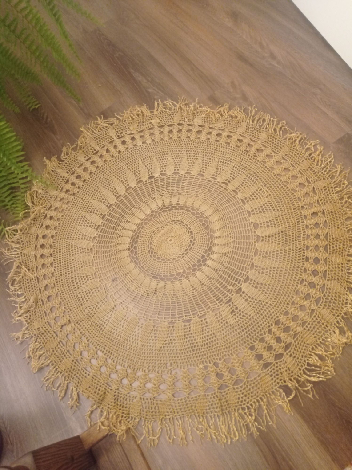 Stara serweta na okrągły stół