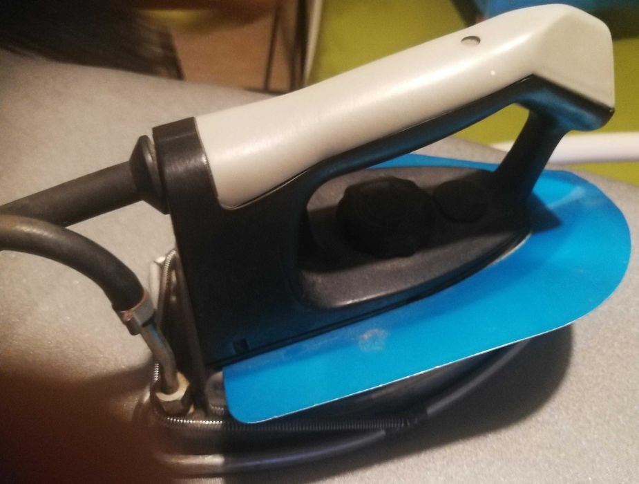 Caldeira profissional com ferro de engomar e tábua