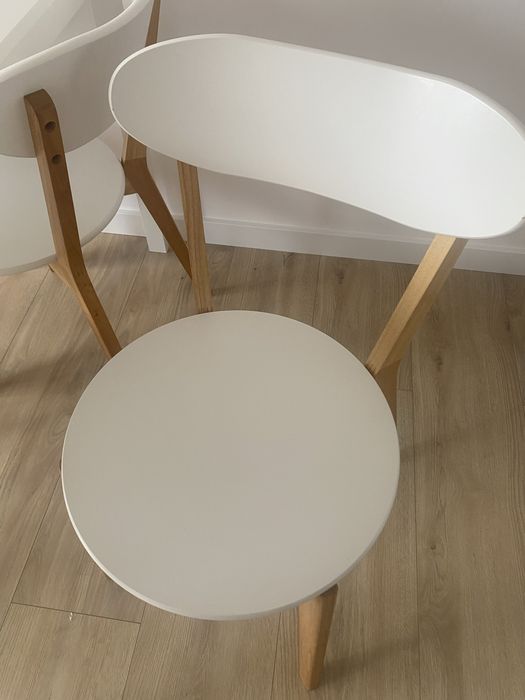 Stół rozkladany z krzesłami