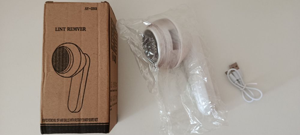 Aparelho para remover borbotos, muito pouco usado, carregado por usb