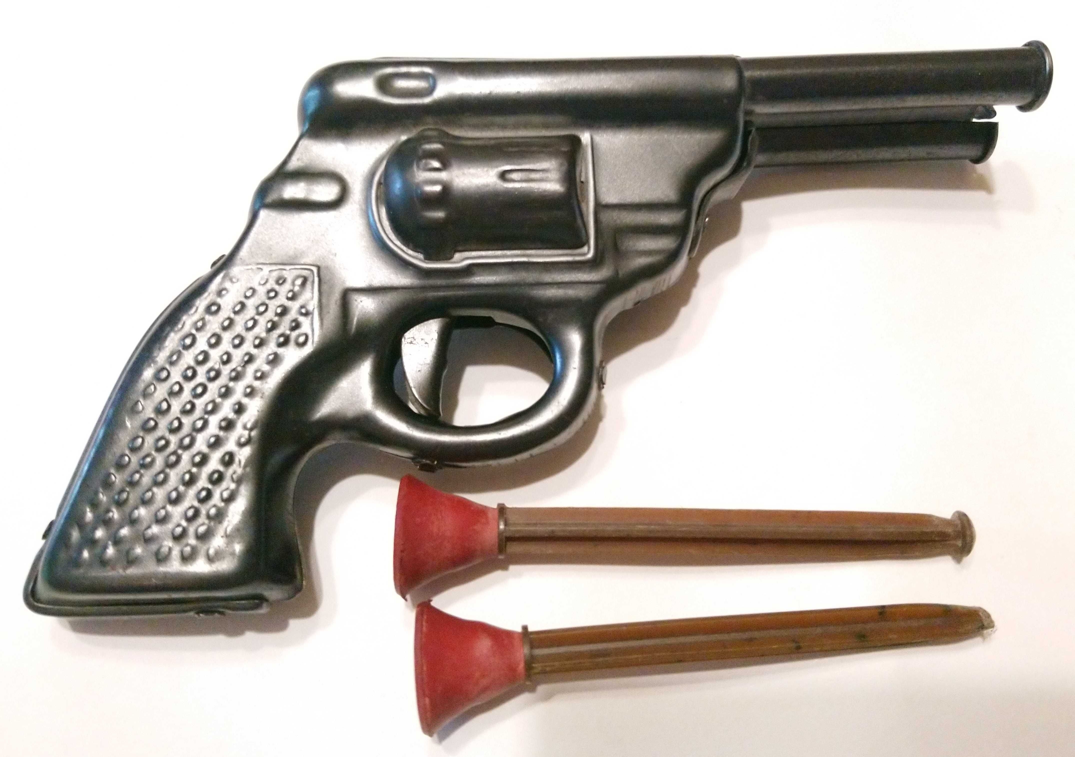 Игрушка Железный двуствольный пистолет с присосками. СССР