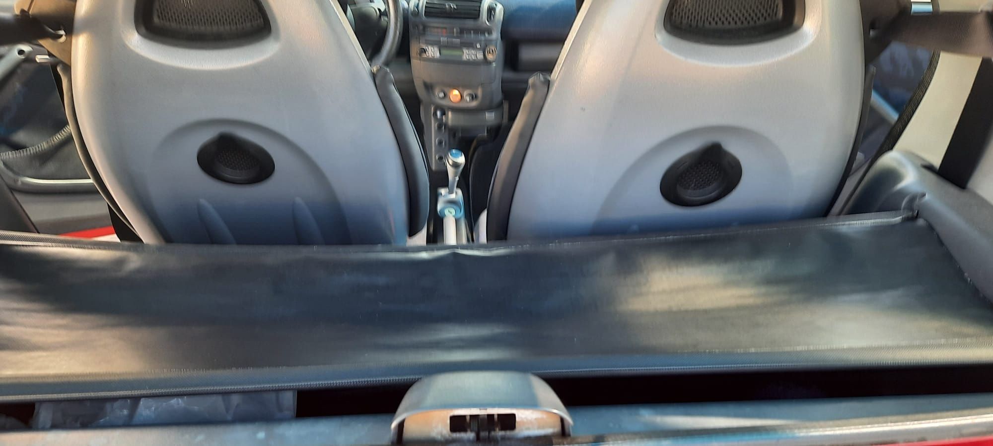 Smart Fortwo 699 Gasolina automatico com patilhas no volante.