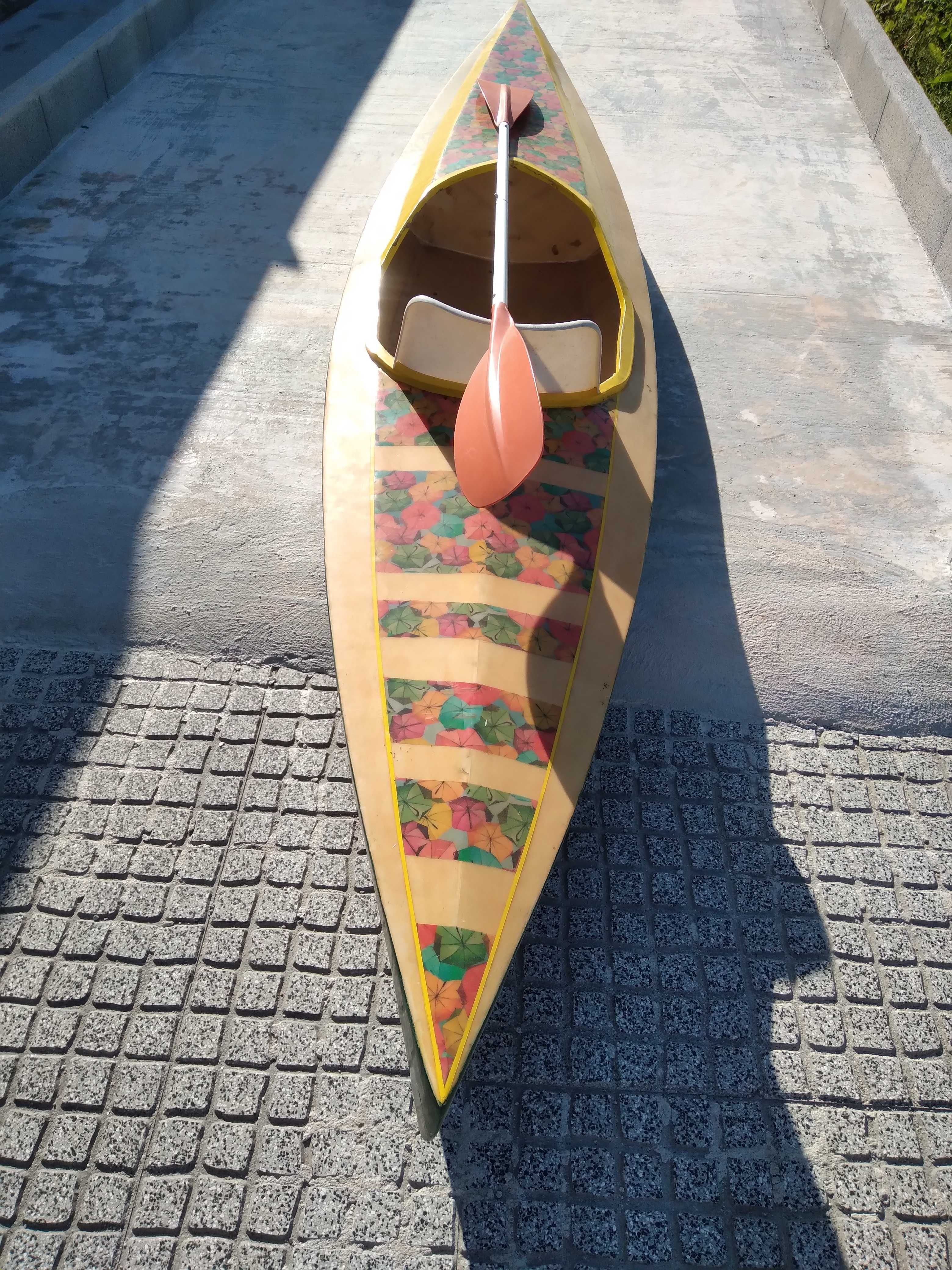 KAYAK -  Como novo.