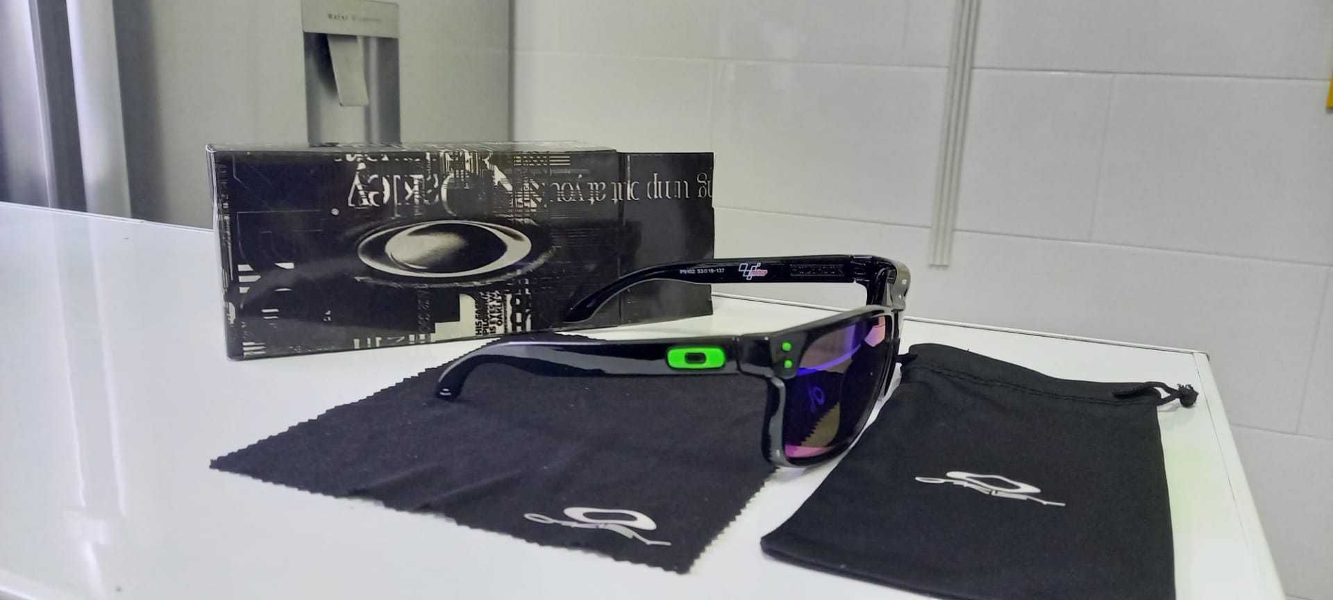 Óculos de Sol Oakley "Edição Moto Gp"