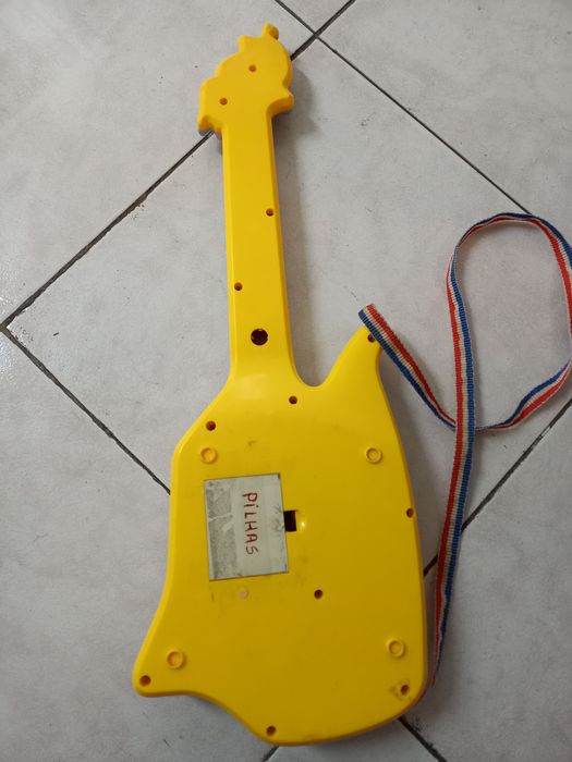 Guitarra de criança