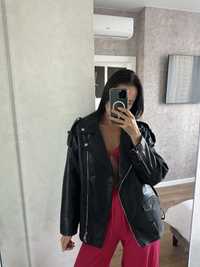 Черная куртка косуха Zara из эко кожи
