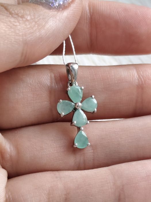 Хрестик срібний зі смарагдами (ізумрудами)