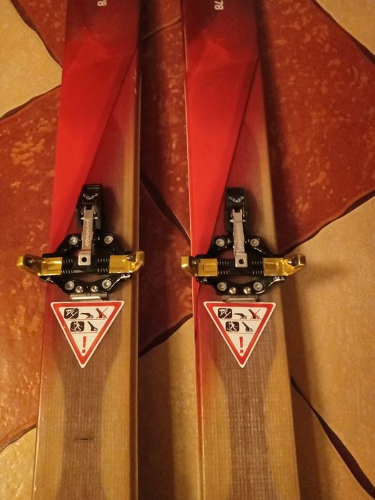 Narty skiturowe atomic backland foki