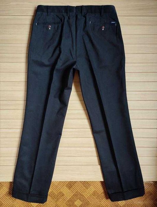 чёрные брюки от gant regular fit португалия - 34W/наш 50р