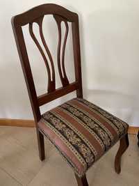 Cadeiras madeira estufadas