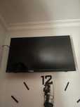 Tv pequena 71cm por 40cm