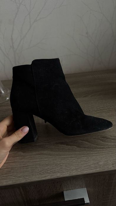 Полуботинки черного цвета ,размер 37