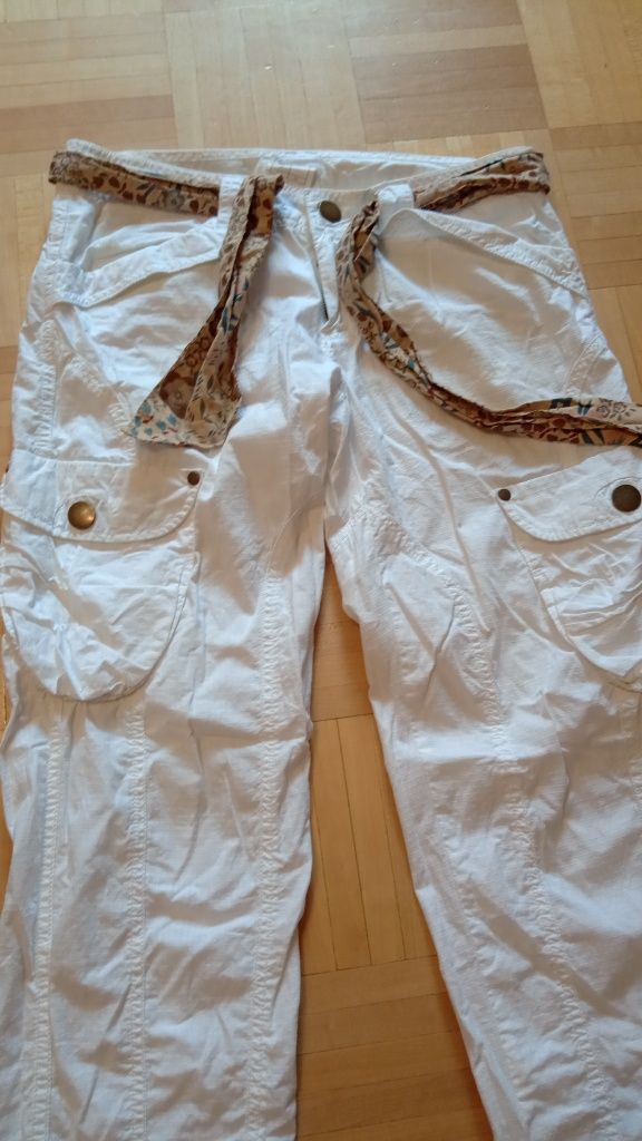 Spodnie damskie  XS /S białe 7/8 z bawełny na lato