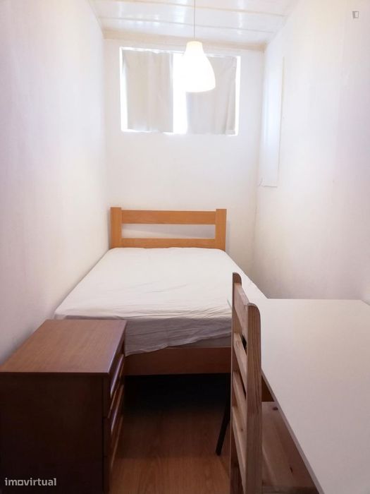 192239 - Quarto com cama de solteiro em...