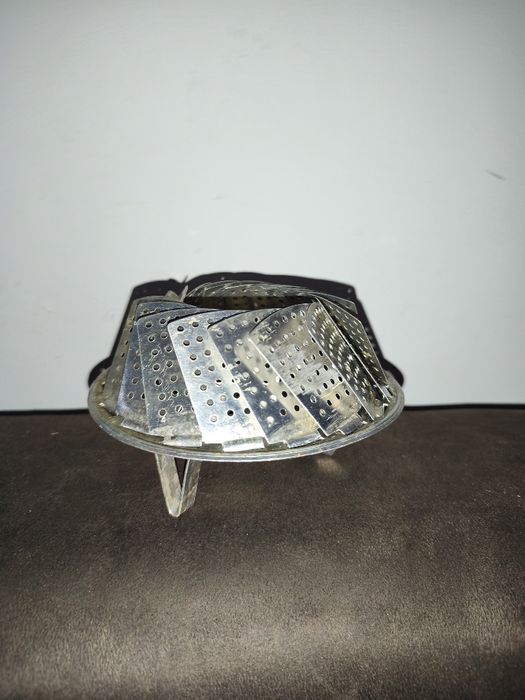 Unikatowe Stare sitko do gotowania na parze sygnowana