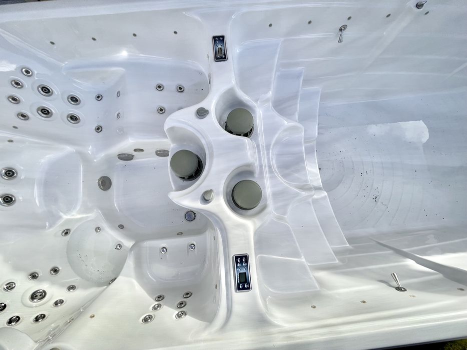 Piscina de Hidromassagem | Swimspa