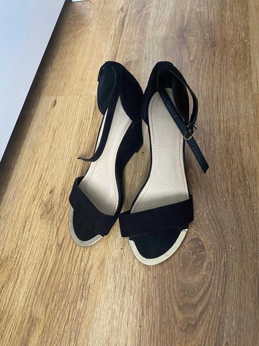 Damskie buty na koturnie r.36