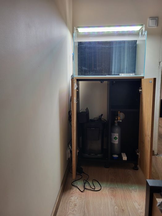 Sprzedam akwarium z szafką