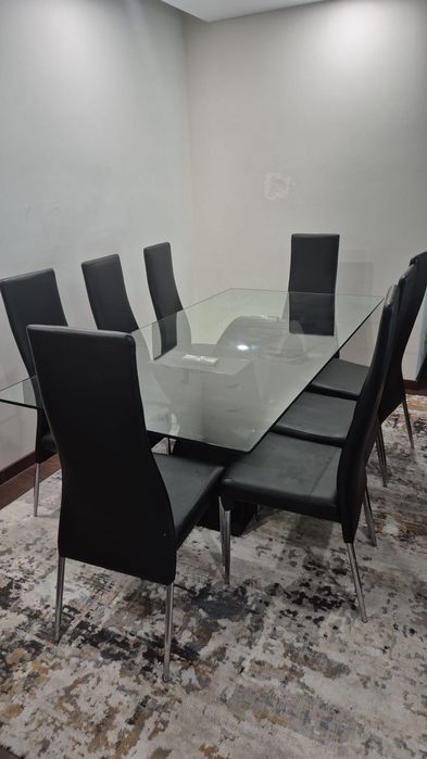 Mesa de jantar e cadeiras