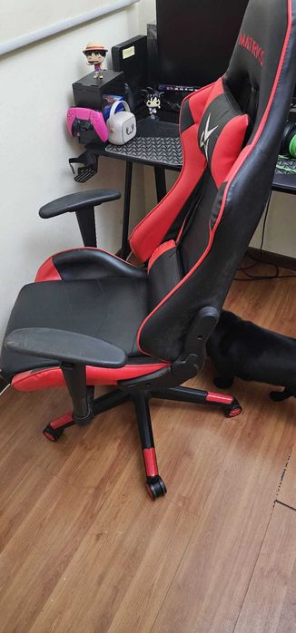Cadeira gamer 70€ como nova, muito bem conservada.