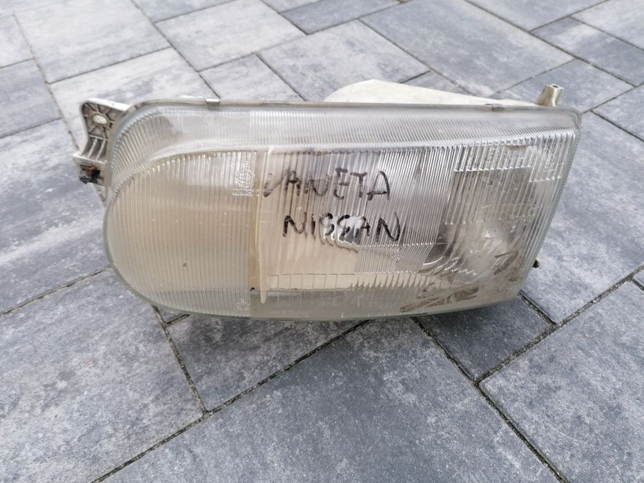 Lampa reflektor reflektor lewy przód Nissan Vanette