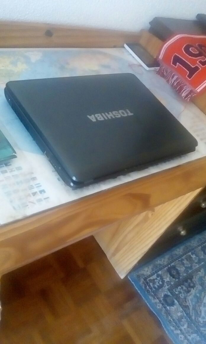 Vendo Computador Toshiba A300 Satelite Portátil e o Carregador!!