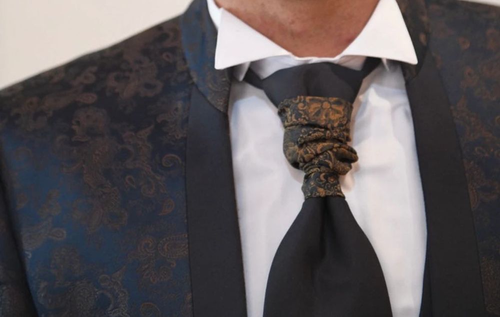 Fato noivo Enzo Romano (inclui camisa, gravata e colete) NOVO