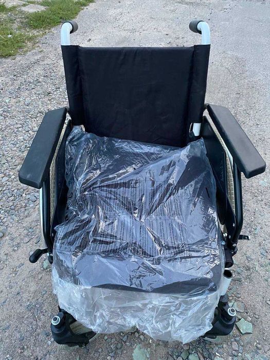 Продам інвалідну коляску DIETZ — механічна, складна, в доброму стані