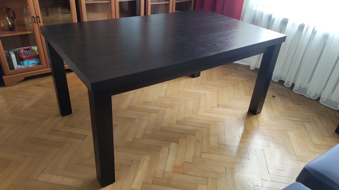 Stół jadalny z 8 krzesłami