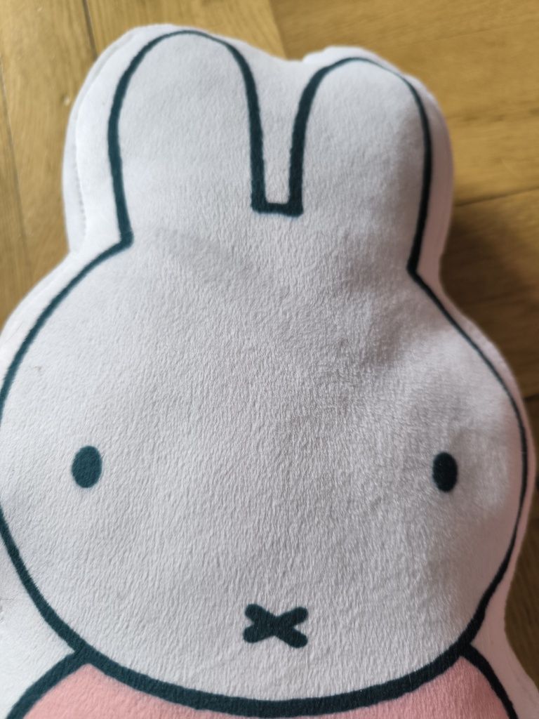 Miffy duża poduszka maskotka kultowego zajączka bdb stan pluszak 33cm